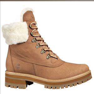 TIMBERLAND WOMEN'S COURMAYEUR VALLEY WATERPROOF